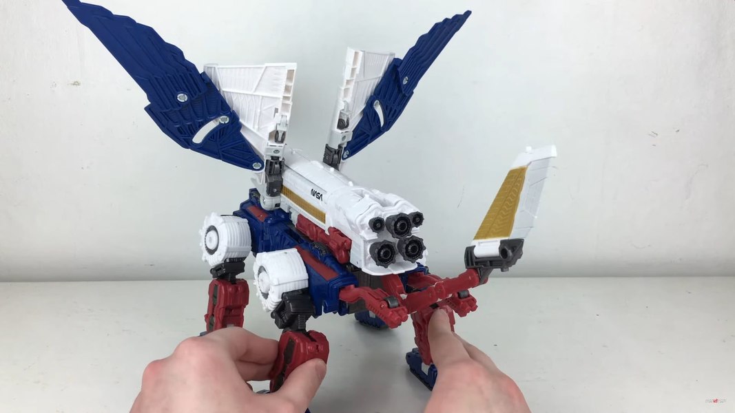 Earthrise Commander Class Sky Lynx Review By PrimeVsPrime  (57 of 69)